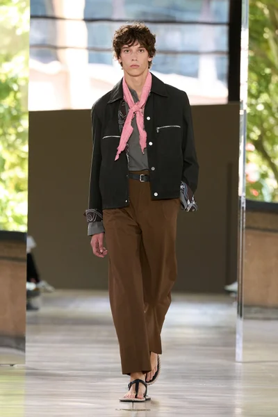 Look 10